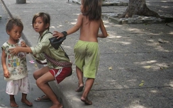 Trẻ em cần tình yêu thương hơn dư dả vật chất